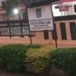 Sudah hilang semua dokumen yang ada bahkan seluruh nomor telepon dalam hp-ku tersebut hilang semua"kesalnya Toni. Ternya di hapus semua lewat imael.. 08f69af5-98f8-48aa-ac31-54a0ec85a8c2