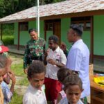 Ia mengajak pada anak perbatasan agar mengunkan pola makanan sehat. e8729bca-a715-4cb7-8347-f3dffa749eb1