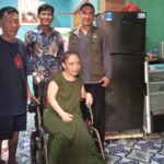 Dinsos Kab Tangerang Melalui Pemdes Kebon Cau, AHMAD NUR, SH. Salurkan Bantuan Kursi Roda. IMG-20231102-WA0082