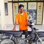 Pemuda ini maling motor karena terjepit Ekonomi, kini sudah di amankan motor sama pelakunya. 5eae271c-cf4c-408e-9158-f05a25c145d8