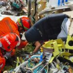 Diduga ada 2 orang yang tumpangi pesawat, tewas di temukan saat ini di Evakuasi. download